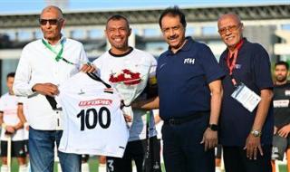 الاتحاد الدولي للهوكي يكرم محمود ممدوح بعد وصوله إلى 100 مباراة دولية - الخليج الان