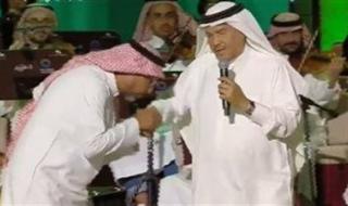 مش هسكت على الباطل.. هاني فرحات يرد على جدل ظهوره بالزي السعودي بحفل محمد عبده - الخليج الان