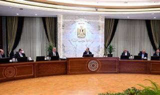 رئيس الوزراء يتابع خطة الدولة لجذب الاستثمارات الأجنبية وتعزيز الاقتصاد الوطني - الخليج الان