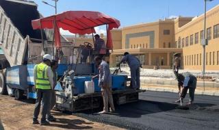 بدء أعمال سفلتة مواقف مدينة الملك سلمان الطبية بالمهرة