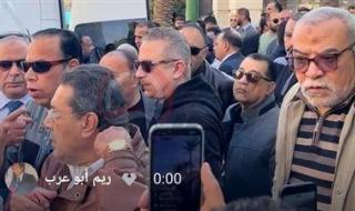 بحضور أحمد سعيد عبد الغني.. لقطات مؤثرة في جنازة طارق الأمير| صور - الخليج الان