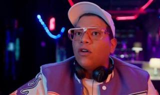 أحمد عبد الحميد «دي جي طاطا»… موزع موسيقي يصنع الكوميديا في مسلسل بيت بابا - الخليج الان