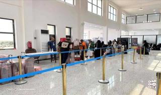 مطار المخا يطلق أول رحلة مدنية مباشرة إلى القاهرة