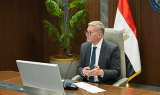 وزير البترول يعقد اجتماعاً مع مجلس إدارة هيئة الثروة المعدنية والصناعات التعدينية.. تفاصيل - الخليج الان