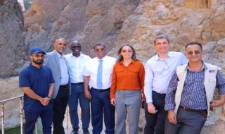 الشاذلي يستقبل وفد البنك الدولي ويطّلعهم على أبرز المعالم السياحية والتاريخية في عدن