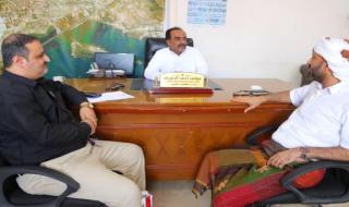 الزهري يناقش مع المحضار سير عمل مكتب الواجبات الزكوية بخورمكسر ويشيد بجهود التحصيل