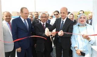 تفاعل مباشر ورسائل تحفيزية من محافظ بني سويف خلال الملتقى التوظيفي الأول بجامعة بني سويف الأهلية - الخليج الان