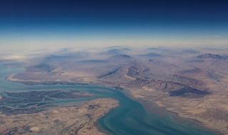 ناقلة نفط صينية خاضعة للعقوبات الأمريكية تعبر هرمز رغم الحصار الأمريكي