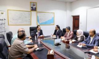 الكهرباء تبحث مع الفريق الاقتصادي خطة تعافي وتعزيز قدرات قطاع الطاقة