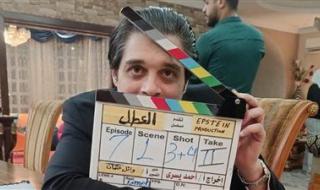خيري بشارة ممثلا لأول مرة بدور كامل في مسلسل العطل مع عمر خورشيد| خاص - الخليج الان