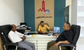 كاك بنك فرع المنصورة يفتح حساباً لمركز عدن التشخيصي ويبحث تعزيز الخدمات المصرفية