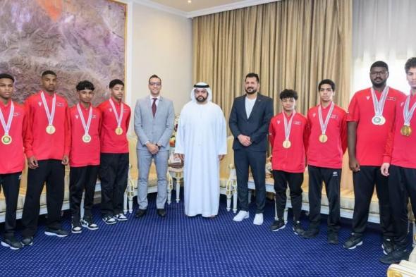 محمد بن حمد يستقبل أبطال الفجيرة للفنون القتالية